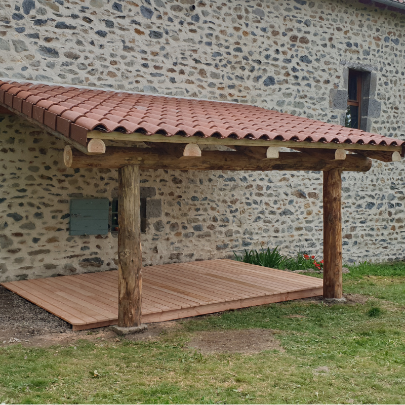 Pergola monopente en rondins